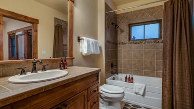 Ensuite Bathroom 3