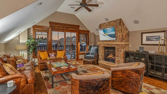 Crystal Peak Lodge #7504: Celestite Retreat