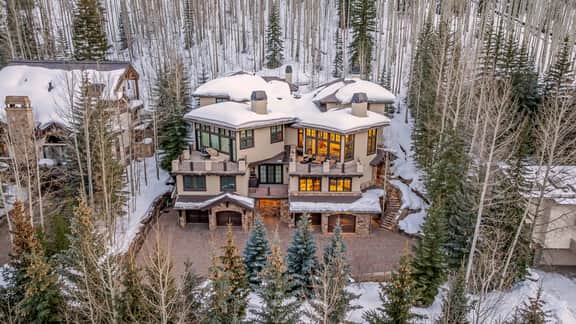 Alpenglow Peaks Lodge