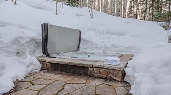 Alpenglow Peaks Lodge